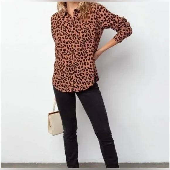 Rails Kathryn Jaguar Print Blouse Button Down Women's Sz Small - Picture 3 of 9